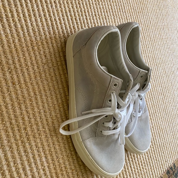 Vans - Picture 2 of 4